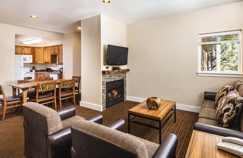 Estes Park Resort | Estes Park is a small town with lots of love!