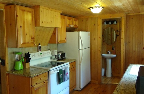 Estes Park Cottage | Estes Park Pinecone Cottage: with 1.8 Acres and Spectacular Mountain Views