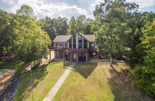 Arley House | Estes Pointe Lake House on Perfect Lot No steps to Dock Ramp
