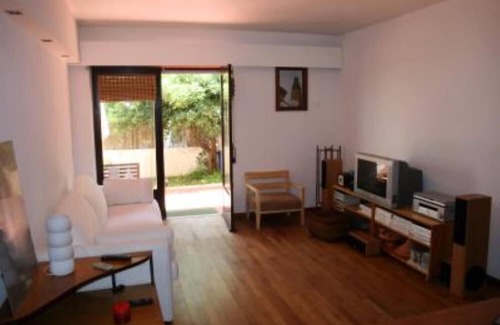 Carcavelos Apartment | Estoril coast! Apartment at 200m from the Beach with a private garden!