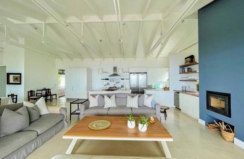 Plettenberg Bay Villa | Estrella Residence - Four Bedroom Villa, Sleeps 12
