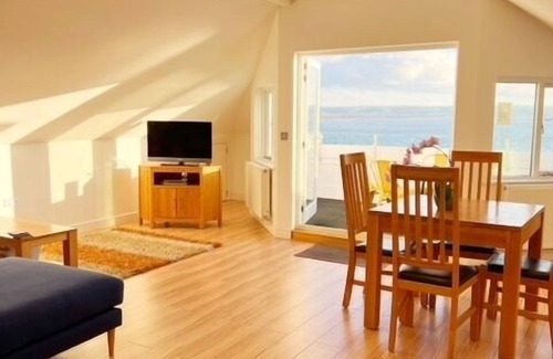 Appledore Apartment | Estuary View Apartment with Balcony