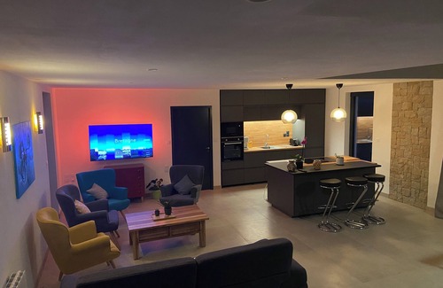 Plomodiern Villa | Etal an dour 3* seaside villa with pool