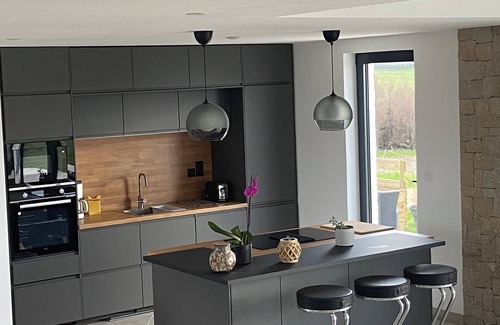 Plomodiern Villa | Etal an dour 3* seaside villa with pool