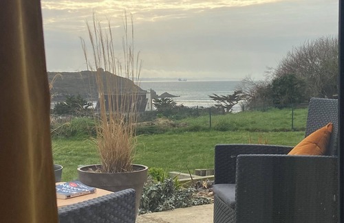 Plomodiern Villa | Etal an dour 3* seaside villa with pool