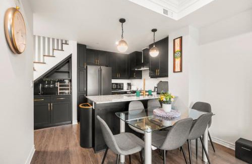 Long Branch Apartment | Etobicoke Townhouse Minutes Away from Waterfront