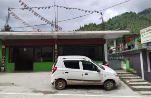 Bomdila House | Eton Homestay
