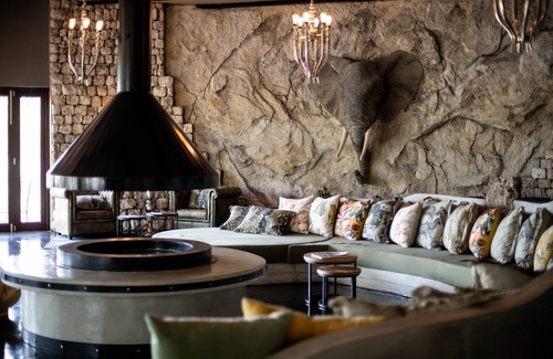 Okaukuejo Cabin | Etosha Oberland Lodge l Ondili