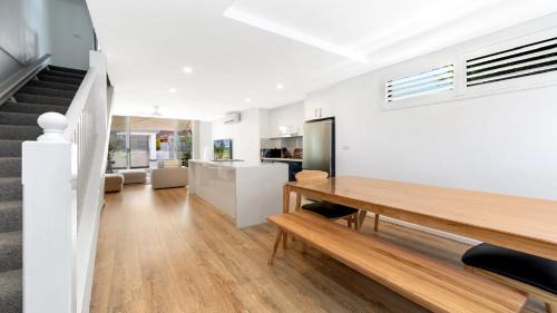 Ettalong Beach Apartment | Ettalong Beach - Poolside Luxury