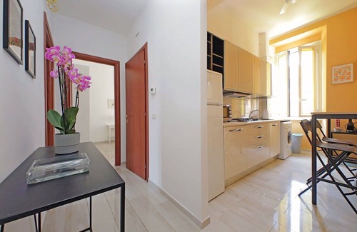 Gianicolense Apartment | Ettore Rolli In Trastevere, Modern 3 Br Apartment By Halldis