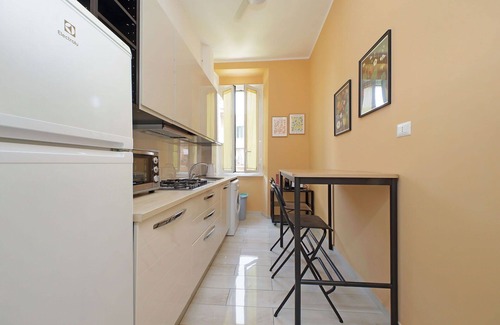 Gianicolense Apartment | Ettore Rolli In Trastevere, Modern 3 Br Apartment By Halldis