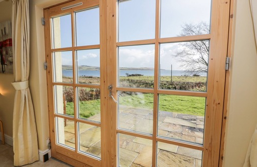 Rothesay Cottage | ETTRICK COTTAGE, romantic, with a garden in Rothesay, Isle Of Bute