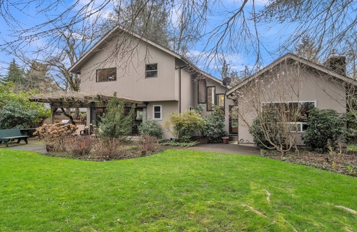 Cal Young House | Eugene - Close to everything by RedAwning
