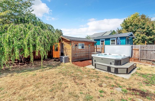 Harlow House | Eugene Retreat walk to Autzen & Pet-Friendly