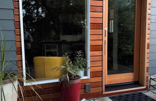 Friendly Apartment | Eugene Woodsy Studio - a peaceful, private hideaway with hot tub