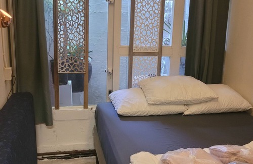 Duivendrecht Apartment | Euids+flight/train tickets required 2mx3m room + 1mx1m bathroom