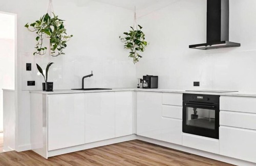 Broke House | Eune House Close to Weddings and Wineries