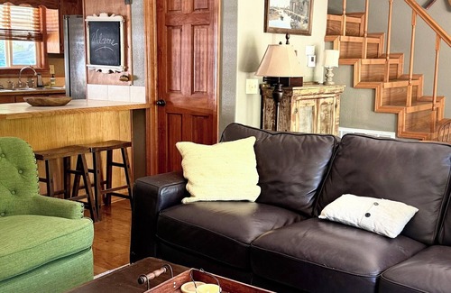 Eureka Springs House | Eureka Springs Gem!