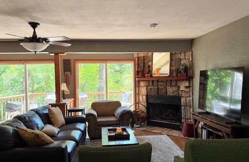 Eureka Springs House | Eureka Springs Gem!