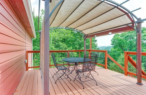 Sylvan Shores House | Eureka Springs Home ~ 1/2 Mi to Beaver Lake!