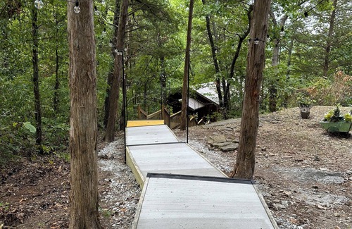 Eureka Springs Cabin | Eureka Springs Riverview Oasis: A Serene Retreat Overlooking the White River
