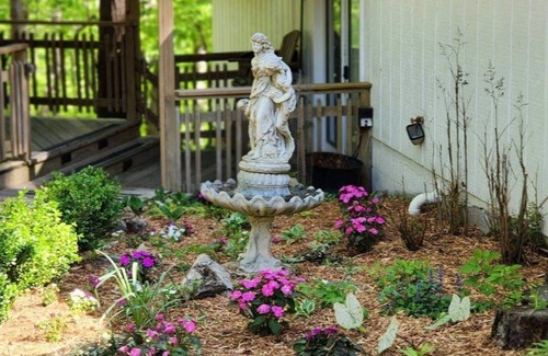 Eureka Springs Cottage | Eureka Uptown Garden Cottage