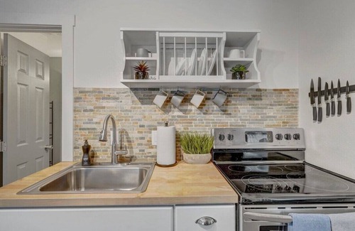 Central Colorado Springs House | Euro Villa! Walkable Location w/Scenic Views