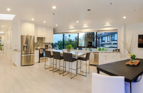 Del Mar House | European Living in the Heart of Del Mar-Minutes from the beach!
