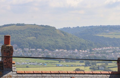 Penrhyn Bay Cottage | EURYN VIEW, family friendly, character holiday cottage in Llandudno