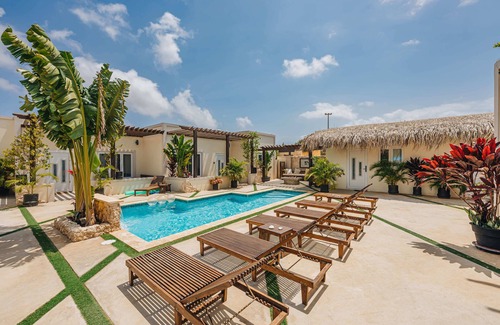 De Bruynewijk Apartment | EVA by LUCHA - Oceanview Spa Bedroom with Pool