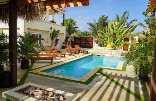 De Bruynewijk Apartment | EVA by LUCHA - Oceanview Spa Bedroom with Pool