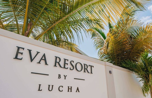 De Bruynewijk Apartment | EVA by LUCHA - Oceanview Spa Bedroom with Pool