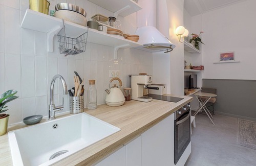 Quartier de la Chapelle Apartment | Évangile | Cosy studio with private courtyard