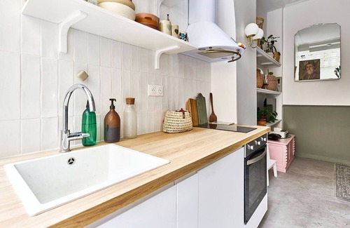 Quartier de la Chapelle Apartment | Évangile | Cosy studio with private courtyard