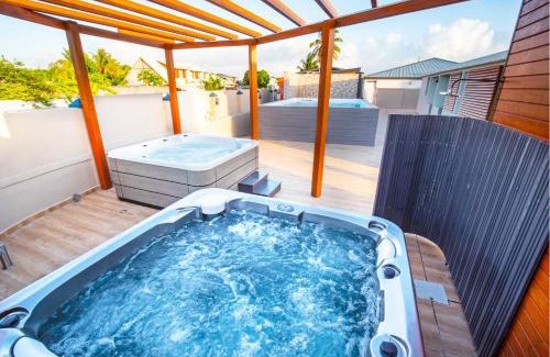 Port-Louis Apartment | Evasion en plein cœur de la ville Studio Jacuzzis Sauna et piscine au centre de Port-Louis