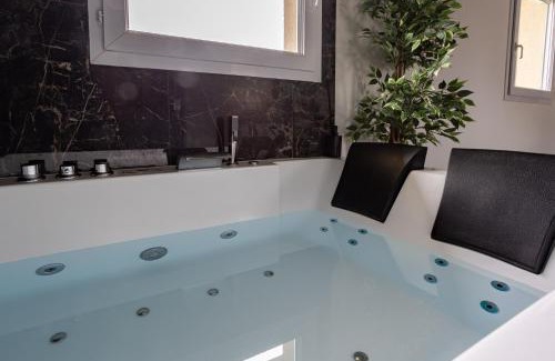 Plessis-le-Roi Apartment | Evasion romantique avec jacuzzi