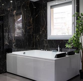 Plessis-le-Roi Apartment | Evasion romantique avec jacuzzi