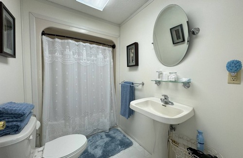 Marblehead Bed & Breakfast | Event Rental 10BR/10BA Sleeps 29 B&B Near The Lake