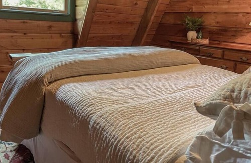 Spring City House | Everett Lodge - Cozy Lakefront Retreat