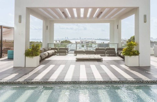 Edgewater Apartment | Everglade Villa | Classic 2 BD in Design District