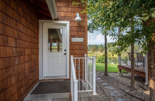 Dover Bay House | Evergreen By The Lake - 2 Bedroom and Loft 2 Bath Parkside Bungalow