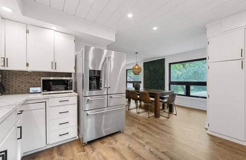 Collingwood House | Evergreen Escape - 3 Acres, 2 Houses, 16 People