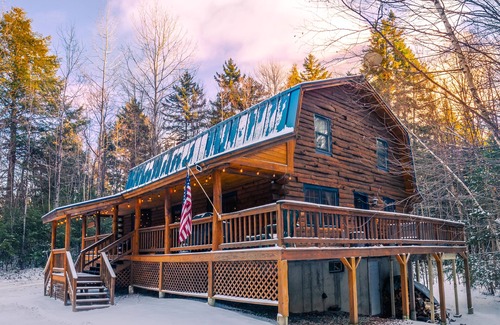Mount Holly Cabin | Evergreen Hideaway - Okemo Central Cabin with Hot Tub!