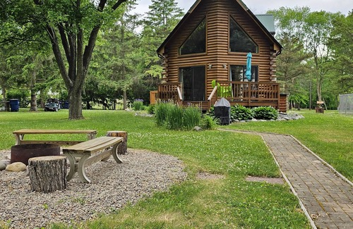 Fremont Cabin | Evergreen Lodge,Waterfront Log Cabin,Wolf River,Partridge Lake,Fremont,Wisconsin