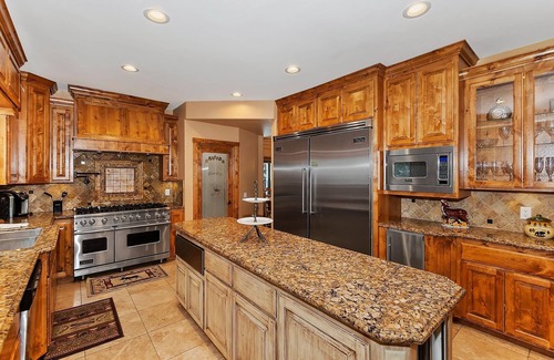 Evergreen Estates Cabin | Evergreen Manor by Destination Big Bear: Massive Luxury Retreat Close to Both Ski Resorts! Private Hot Tub! Game Room!