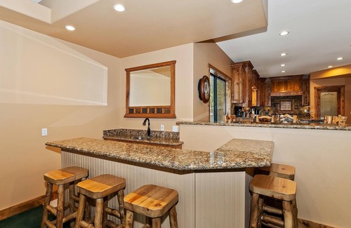 Evergreen Estates Cabin | Evergreen Manor by Destination Big Bear: Massive Luxury Retreat Close to Both Ski Resorts! Private Hot Tub! Game Room!