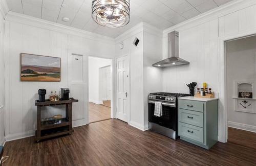 Woodlawn Lake House | Evergreen Manor Private Pool 3BR No Stairs Retreat