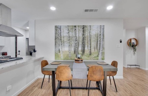 Denton House | Evergreen - Modern Home Near UNT