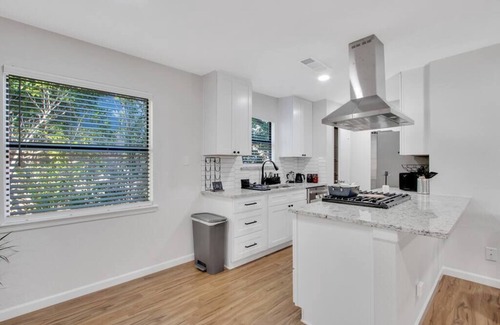 Denton House | Evergreen - Modern Home Near UNT