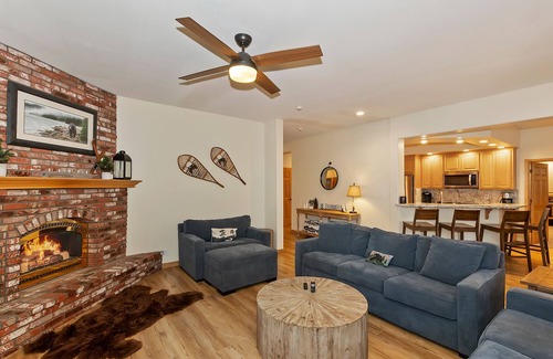 Summit Estates Cabin | Evergreen Retreat by Destination Big Bear: Close to Snow Summit! Pool Table! Fenced Yard! Spa! Single Story!
